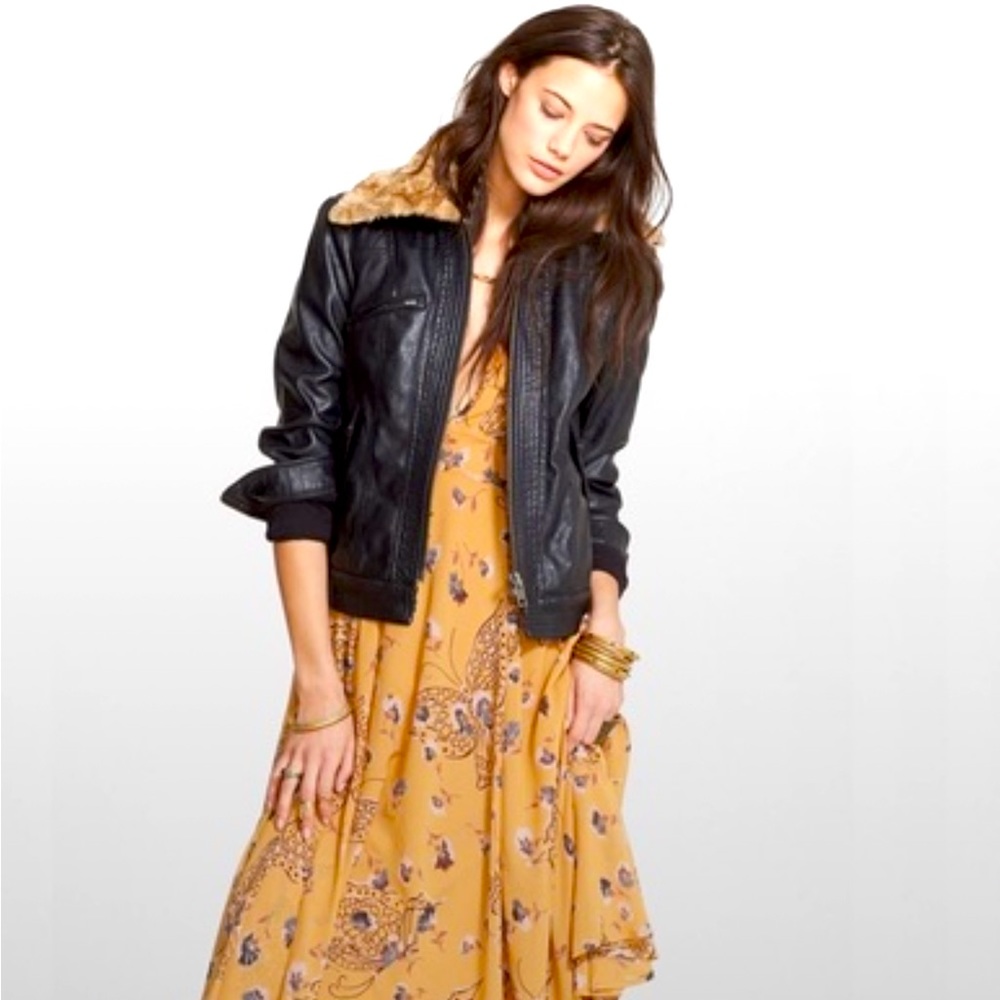 size 6 vegan leather, excellent condition, faux fur shearling, black, boho